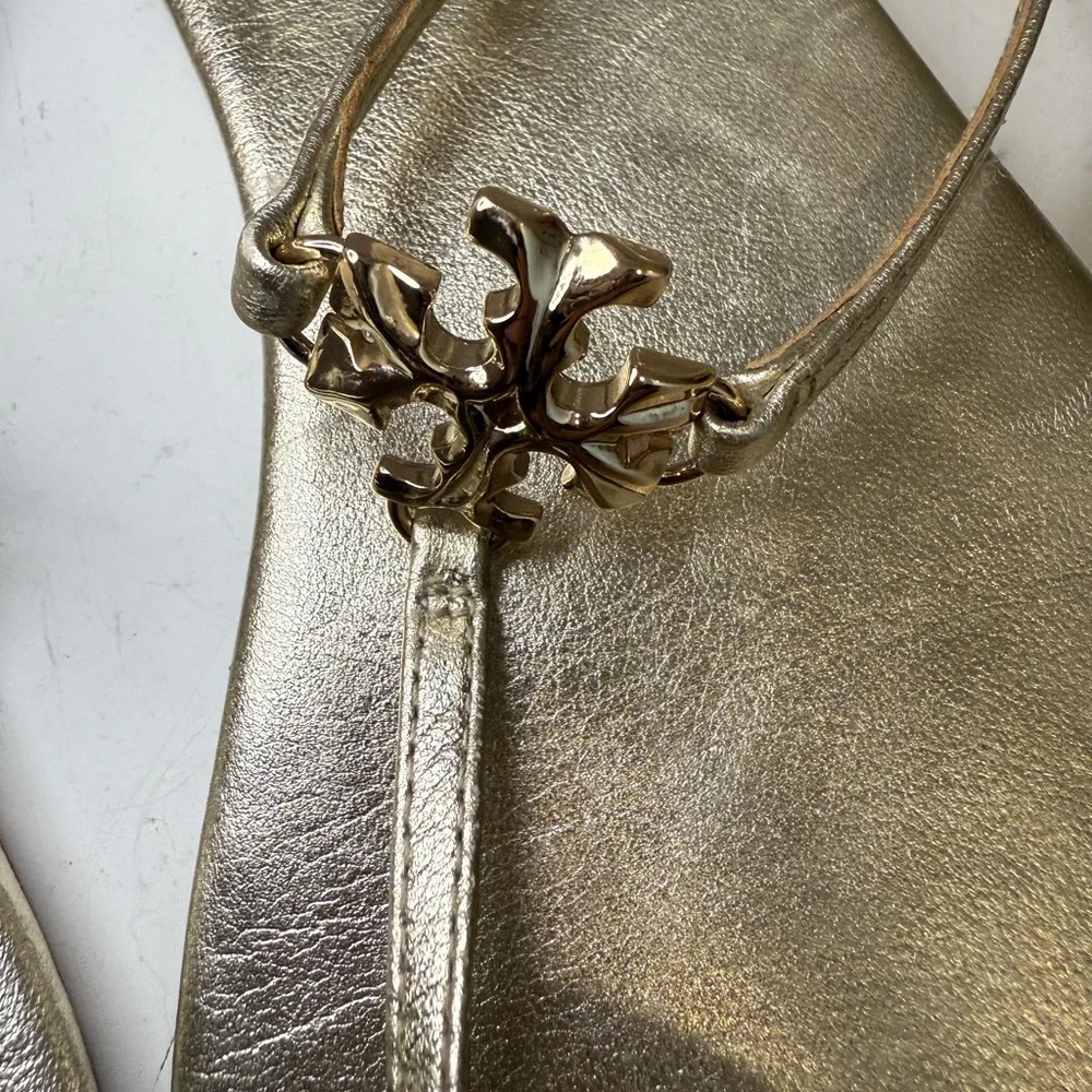 TORY BURCH Capri Strap Sandal Spark Gold Size 8 T-Strap Thong Metallic Logo